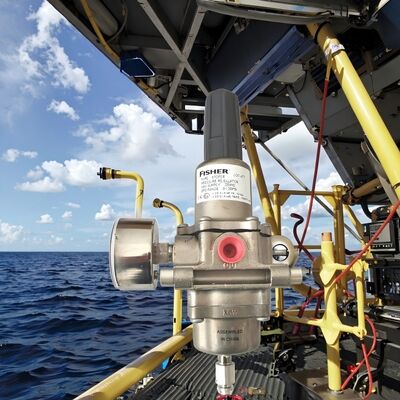 Régulateur de gaz Fisher avec corps en acier inoxydable et pression d'entrée de 250 psi pour les applications offshore
